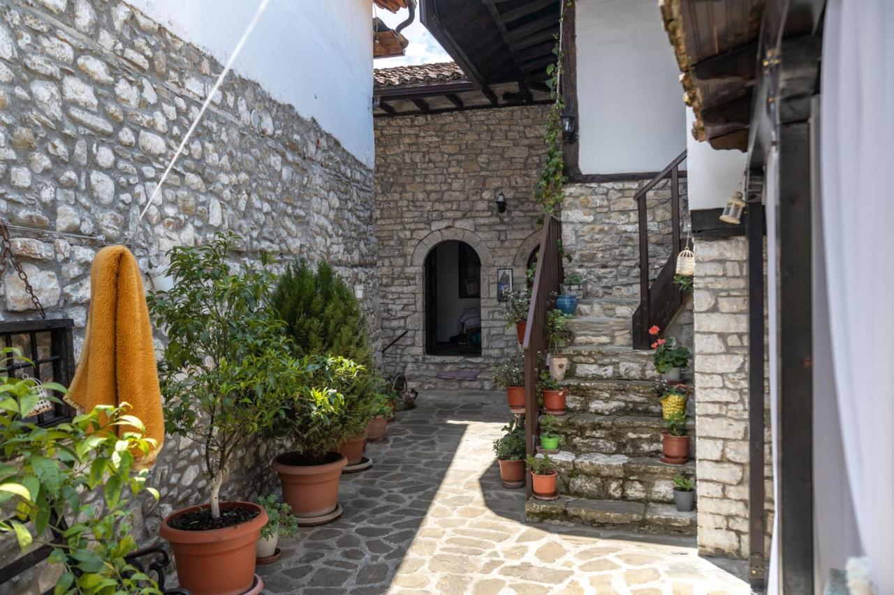 Bujtina Kodiket Guesthouse Берат Экстерьер фото